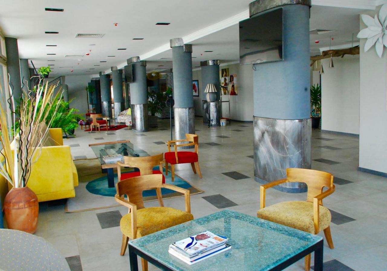 Kiriri Garden Hotel บุจัมบุรา ภายนอก รูปภาพ