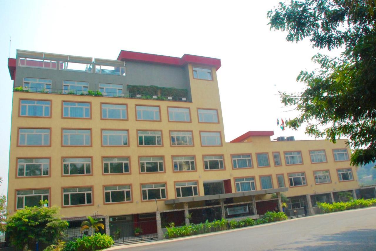 Kiriri Garden Hotel บุจัมบุรา ภายนอก รูปภาพ