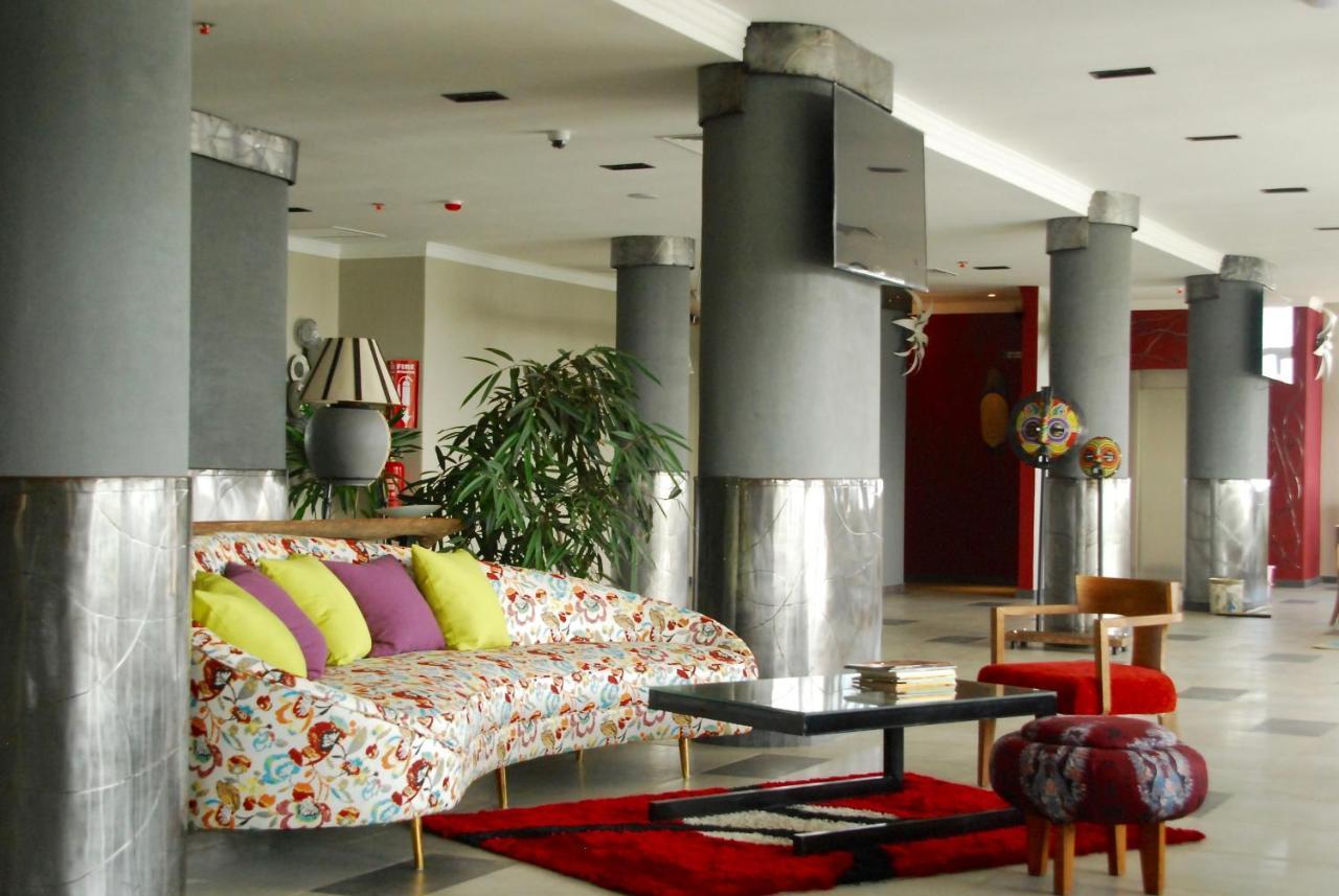 Kiriri Garden Hotel บุจัมบุรา ภายนอก รูปภาพ
