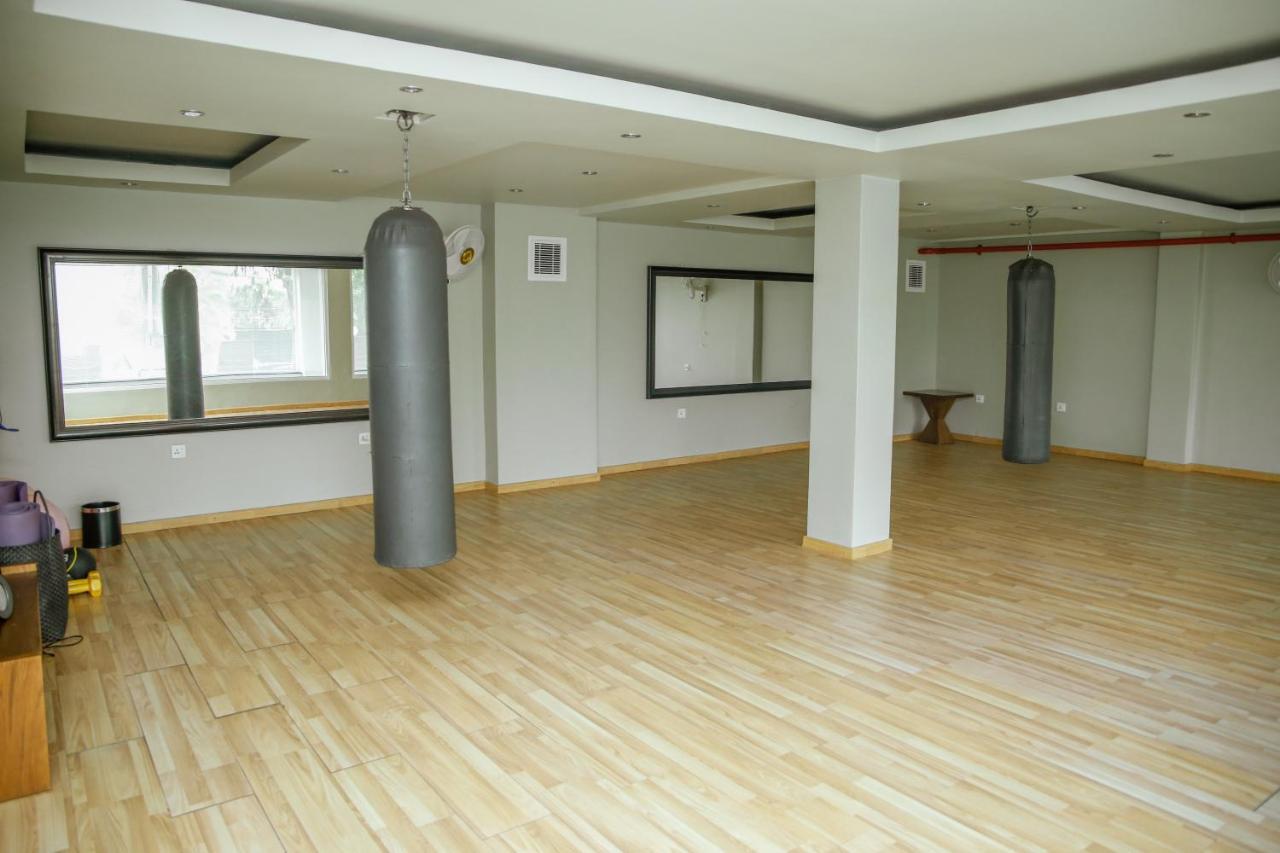 Kiriri Garden Hotel บุจัมบุรา ภายนอก รูปภาพ