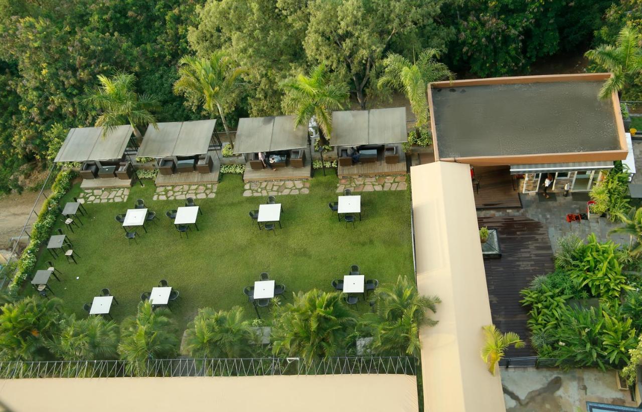 Kiriri Garden Hotel บุจัมบุรา ภายนอก รูปภาพ