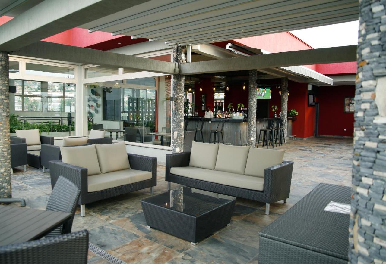 Kiriri Garden Hotel บุจัมบุรา ภายนอก รูปภาพ