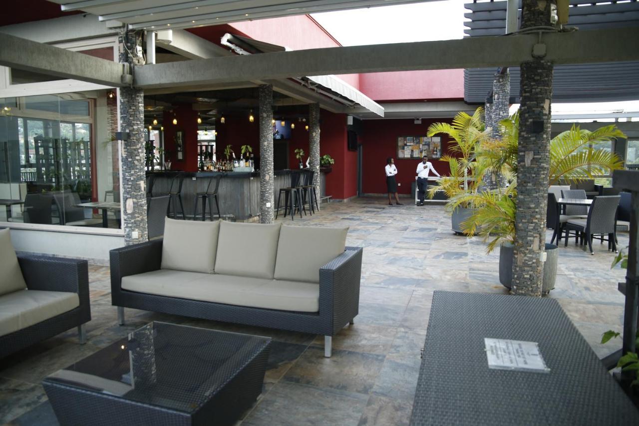 Kiriri Garden Hotel บุจัมบุรา ภายนอก รูปภาพ