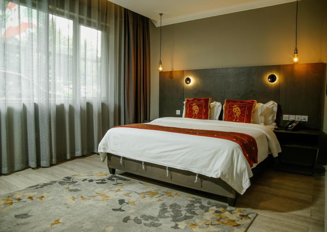 Kiriri Garden Hotel บุจัมบุรา ภายนอก รูปภาพ