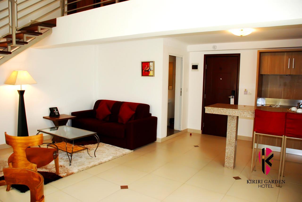 Kiriri Garden Hotel บุจัมบุรา ภายนอก รูปภาพ