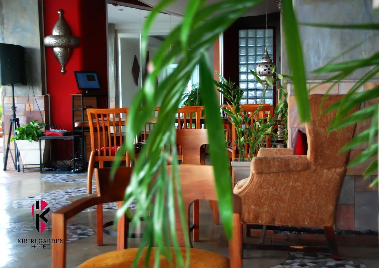 Kiriri Garden Hotel บุจัมบุรา ภายนอก รูปภาพ